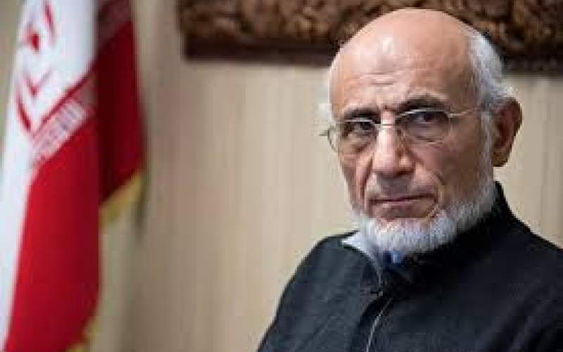 میرسلیم: نمی‌توانیم بنزین را مفت در حلق مردم بریزیم!