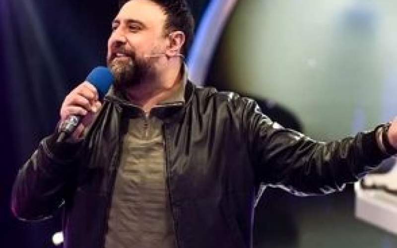 محمد علیزاده مقابل دو خواننده ناشناس تسلیم شد