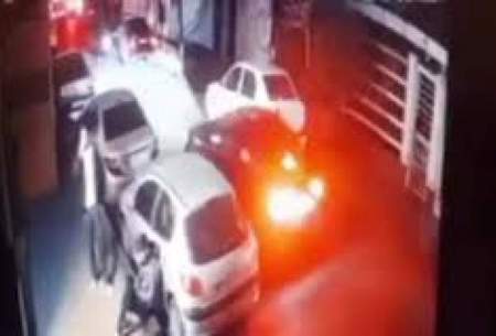 تصاویر هولناک از خفت‌گیری مقابل خوابگاه فاطمی