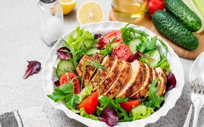 اشتباهاتی که موقع صرف غذا مرتکب می‌شوید