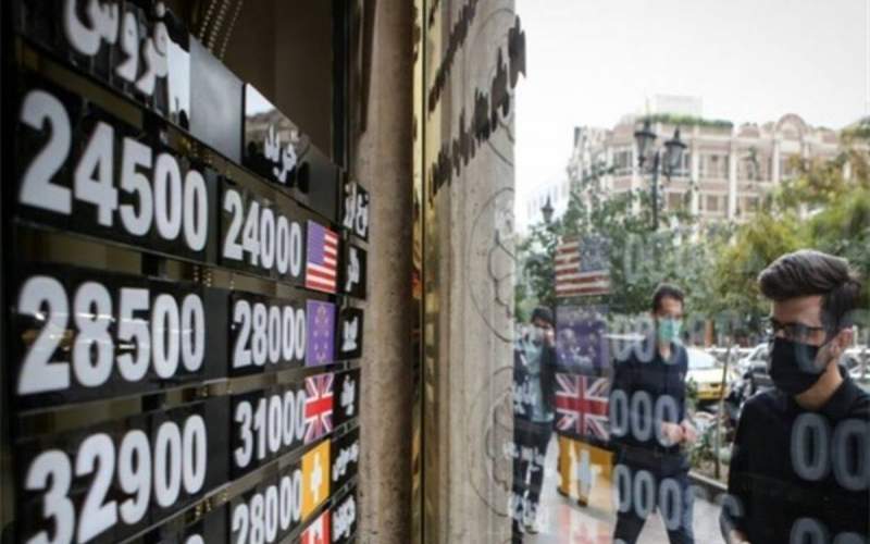موفقیت مذاکرات، قیمت دلار را به ۸۰ هزار تومان کاهش می‌دهد