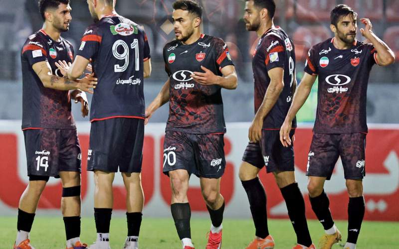 گزارشگر بازی پرسپولیس همچنان فحش می‌خورد