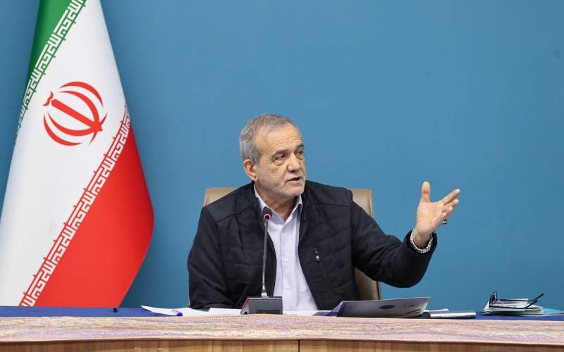 رئیس‌جمهور: هرکس می‌تواند مشکلات مردم را حل کند، این گوی و این میدان