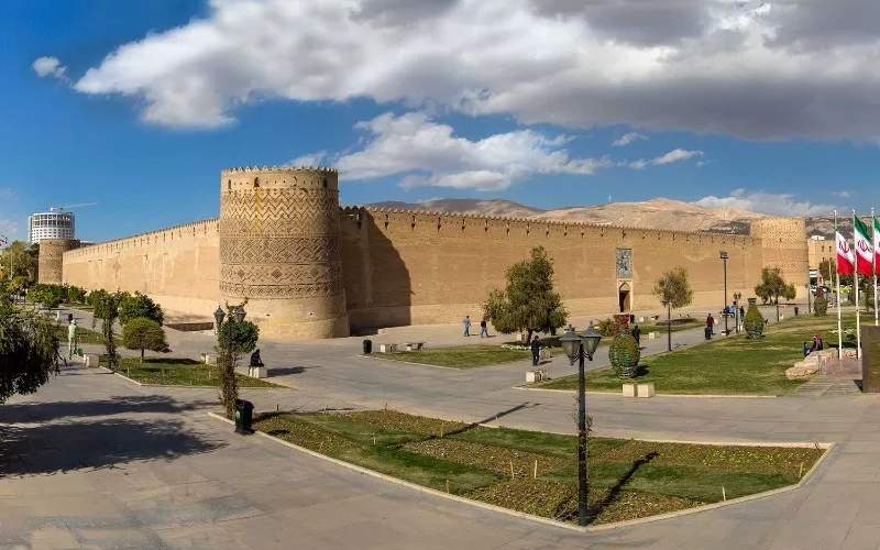 بالارفتن یک جوان از ارگ تاریخی کریمخان/فیلم