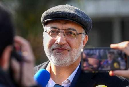 تصویری قدیمی از زاکانی در کنار پوستر خاتمی در دهه هفتاد