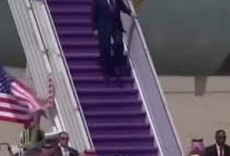 استقبال گرم و ویژه بن‌سلمان از ترامپ پای هواپیما