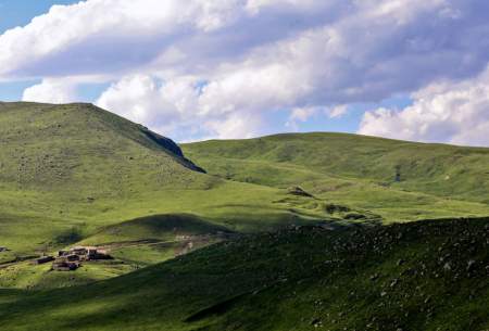 طبیعت بهاری دامنه کوه سبلان  