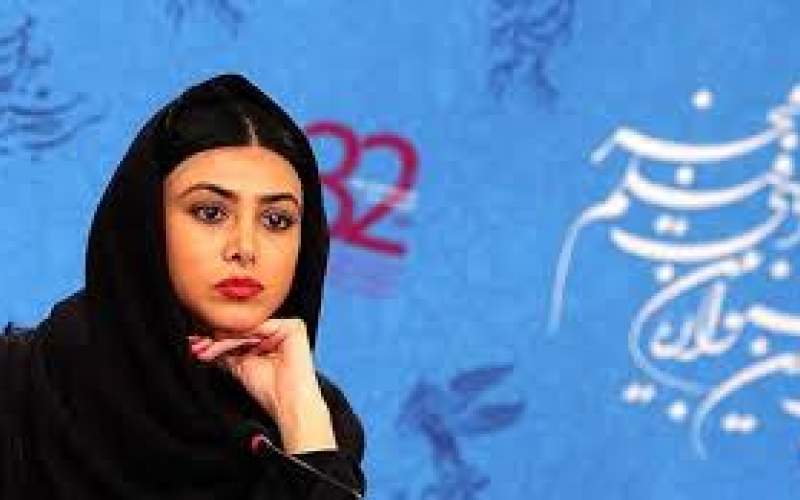 آزاده صمدی: به دلیل مشکلات مالی بازی می‌کنم