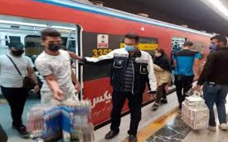 اتباع دستفروش از مترو طرد می‏‌شوند