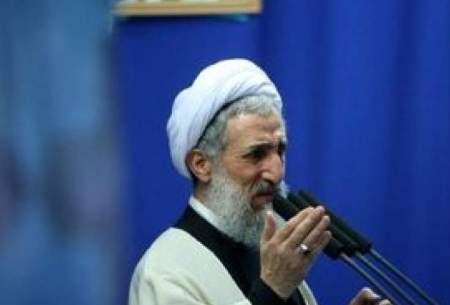 لرزش دست صدیقی در نماز جمعه جلب توجه کرد