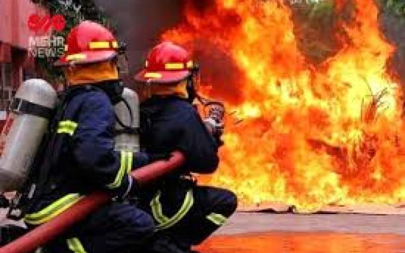 مهار آتش‌سوزی در مجتمع تجاری درگهان قشم