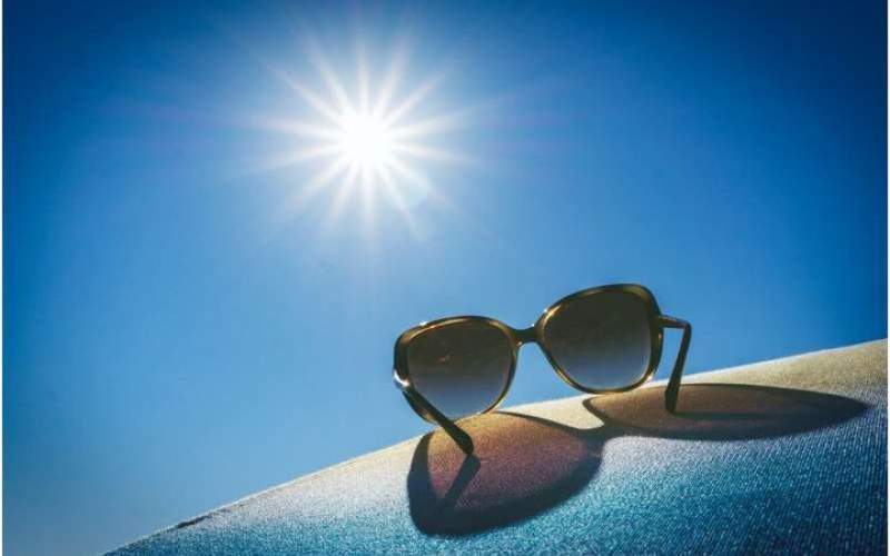 عوارض اشعه ماورای بنفش برای چشم