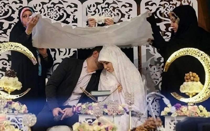 کارت اعتباری روی میز عروس و دامادها
