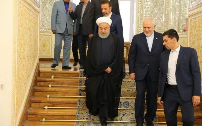 صندلی‌های خالی همایش محاکمه ظریف و روحانی