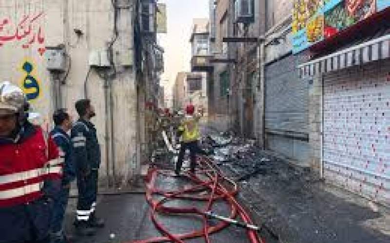 آتش‌سوزی در منزل مسکونی؛‌۱۰نفر‌مصدوم شدند