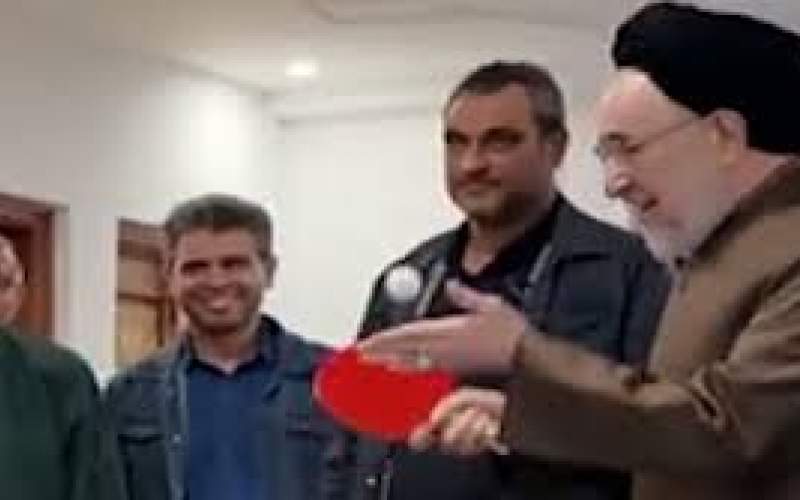 پینگ-پنگ بازی کردن سیدمحمد خاتمی در سفر به یزد