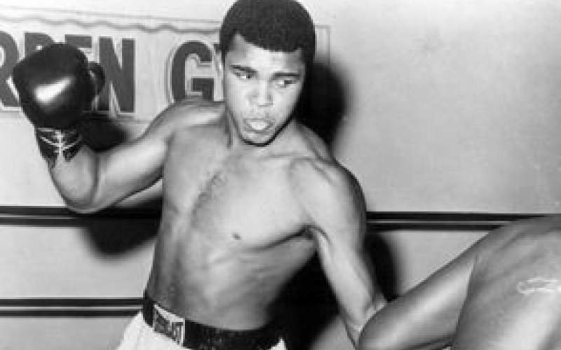 جاخالی به ۲۱ مشت در ۱۰ ثانیه توسط محمد علی کلی