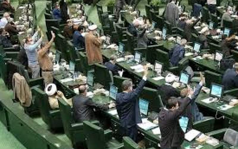 هشدار لاریجانی، بی‌اعتنایی رادیکال‌ها