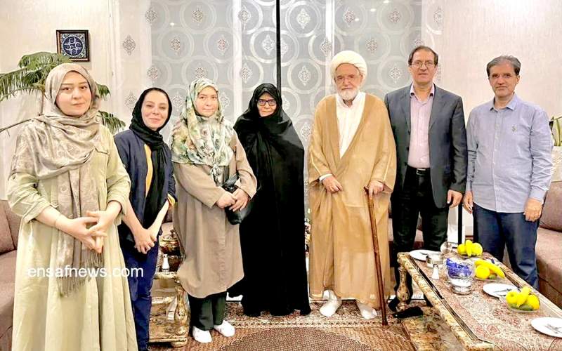 دیدار مهدی کروبی با فرزندان مهندس میرحسین موسوی