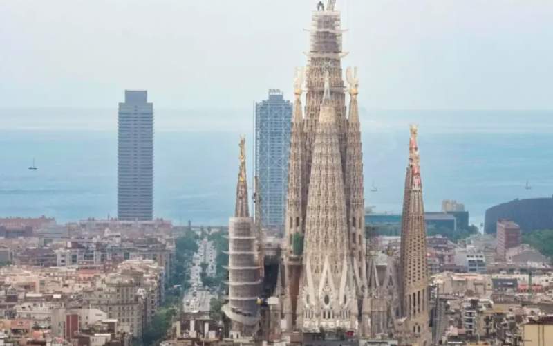 ساگرادا فامیلیا به بلندترین کلیسای جهان تبدیل شد