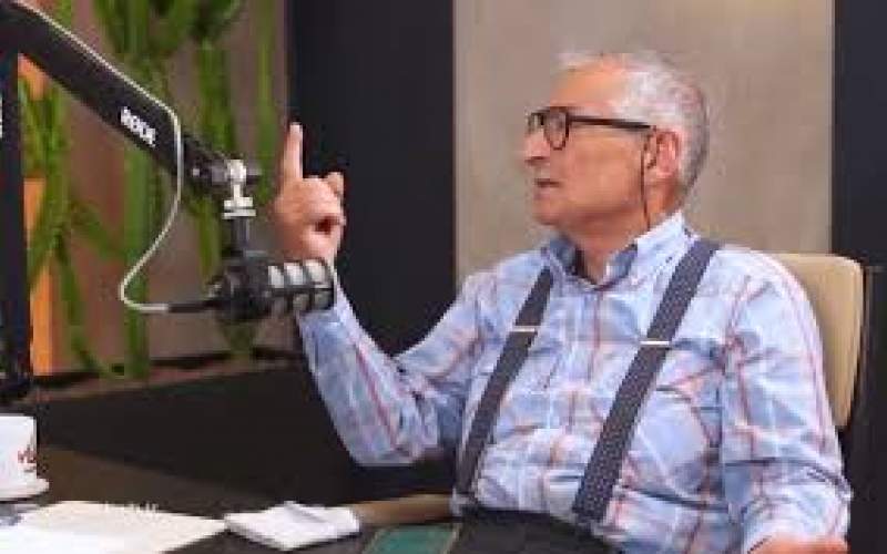 زیباکلام : گرفتاری ما با این ۵ درصدی‌ها این است که ایدئولوژی نمی‌گذارد حقیقت را ببینند