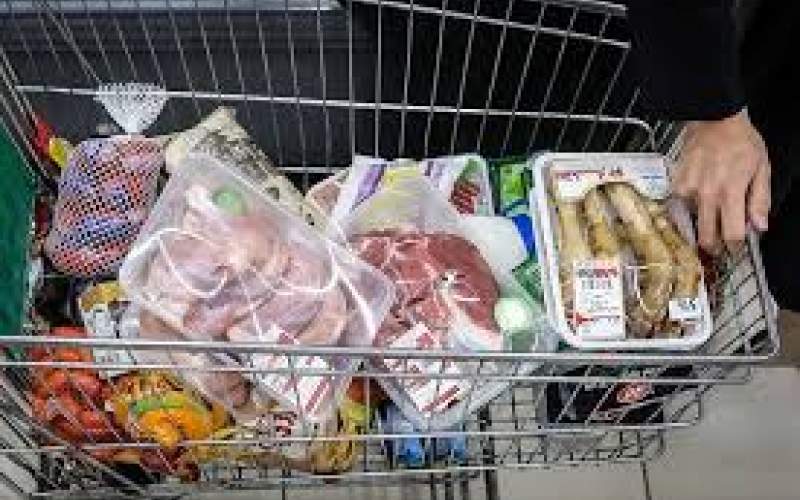 سهم ۷۰ درصدی هزینه خوراکی‌ها از جیب خانوار