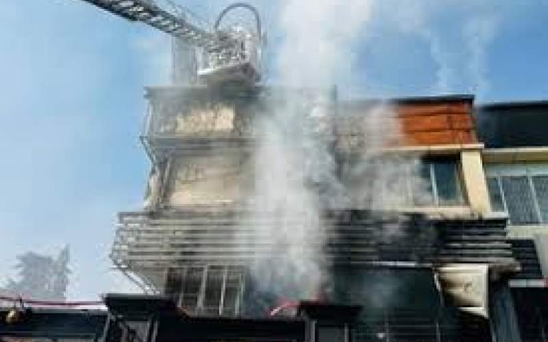 آتش‌سوزی رستوران دوطبقه شهرک غرب