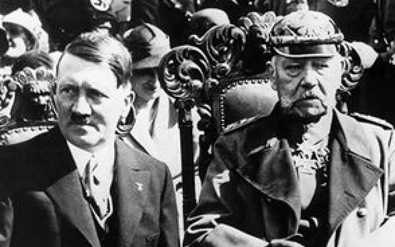 تصویر کمتر دیده شده از هیتلر در حال تعظیم