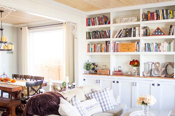 طراحی کتابخانه دیواری خانگی؛ راهنمای انتخاب جنس، رنگ و ابعاد مناسب