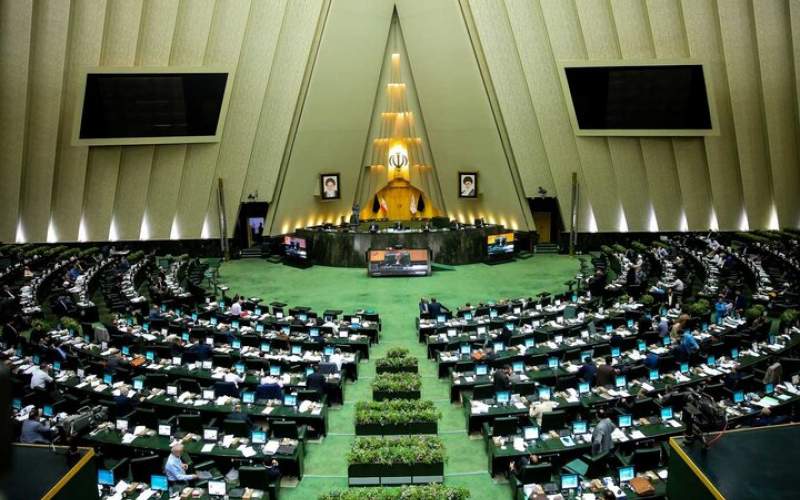 تا وقتی دست فرمان صداوسیما و مجلس، تخریب و تندروی است، توصیه به کنارگذاشتن اختلافات، سودی ندارد