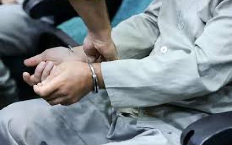 چاقو برای بریدن لواشک در جیبم بود