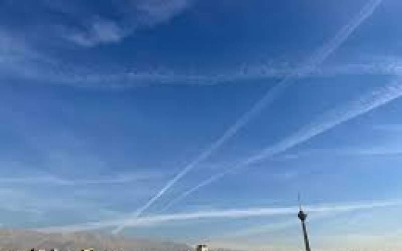 ماجرای‌خطوط دود عجیب در‌آسمان تهران چیست؟