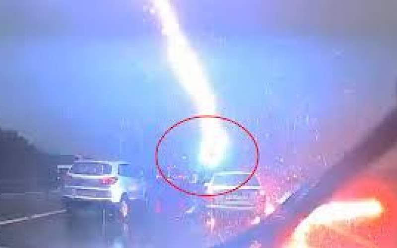 ترسناک‌ترین صاعقه‌های جهان در قاب گوشی