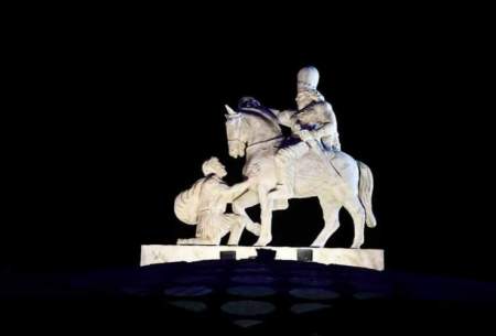 زانو زدن والرین و چهار واکنش متفاوت