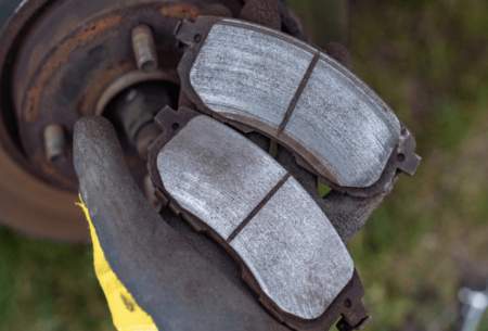 اصلی ترین نشانه های تمام شدن لنت ترمز در انواع خودرو