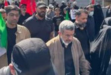 حضور احمدی نژاد در مراسم تشییع رهبر شهید انقلاب