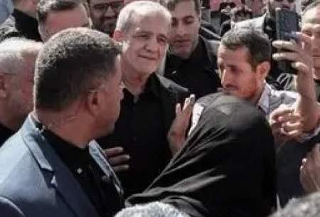 شعار خبرساز هنگام حضور پزشکیان در مراسم تشییع  