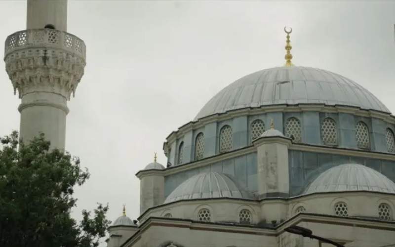 جمعیت مسلمانان ژاپن در دهههای اخیر افزایش یافته و اکنون مساجد متعددی در این کشور وجود دارد جمعیت مسلمانان ژاپن در دهههای اخیر افزایش یافته و اکنون مساجد متعددی در این کشور وجود دارد