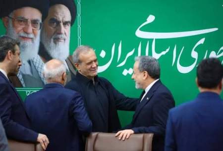 زبان بدن عراقچی در نشست با پزشکیان جلب‌توجه کرد  