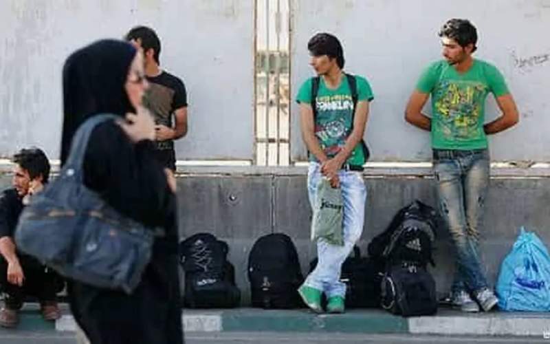 چرا نسل جوان احساس فقر میکند؟ چرا نسل جوان احساس فقر میکند؟