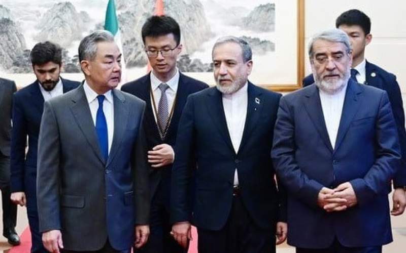 عراقچی: از راهحلهای دیپلماتیک که حقوق ملت ایران را تأمین کند، استقبال میکنیم عراقچی: از راهحلهای دیپلماتیک که حقوق ملت ایران را تأمین کند، استقبال میکنیم